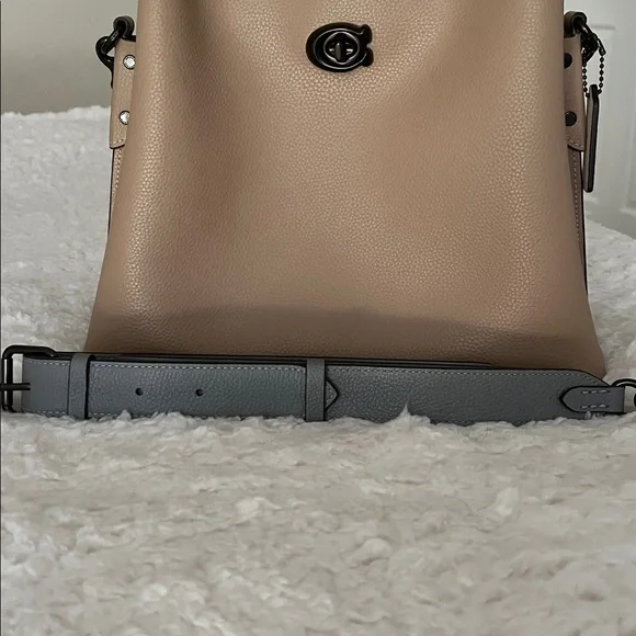 Coach Willow Elegant Tan and Gray Women's Bag - Picture 15 of 15